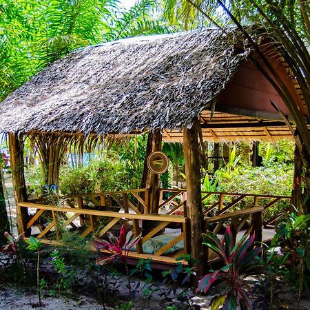 Sabai Sabai Beach Bungalows Koh Phayam Exteriör bild