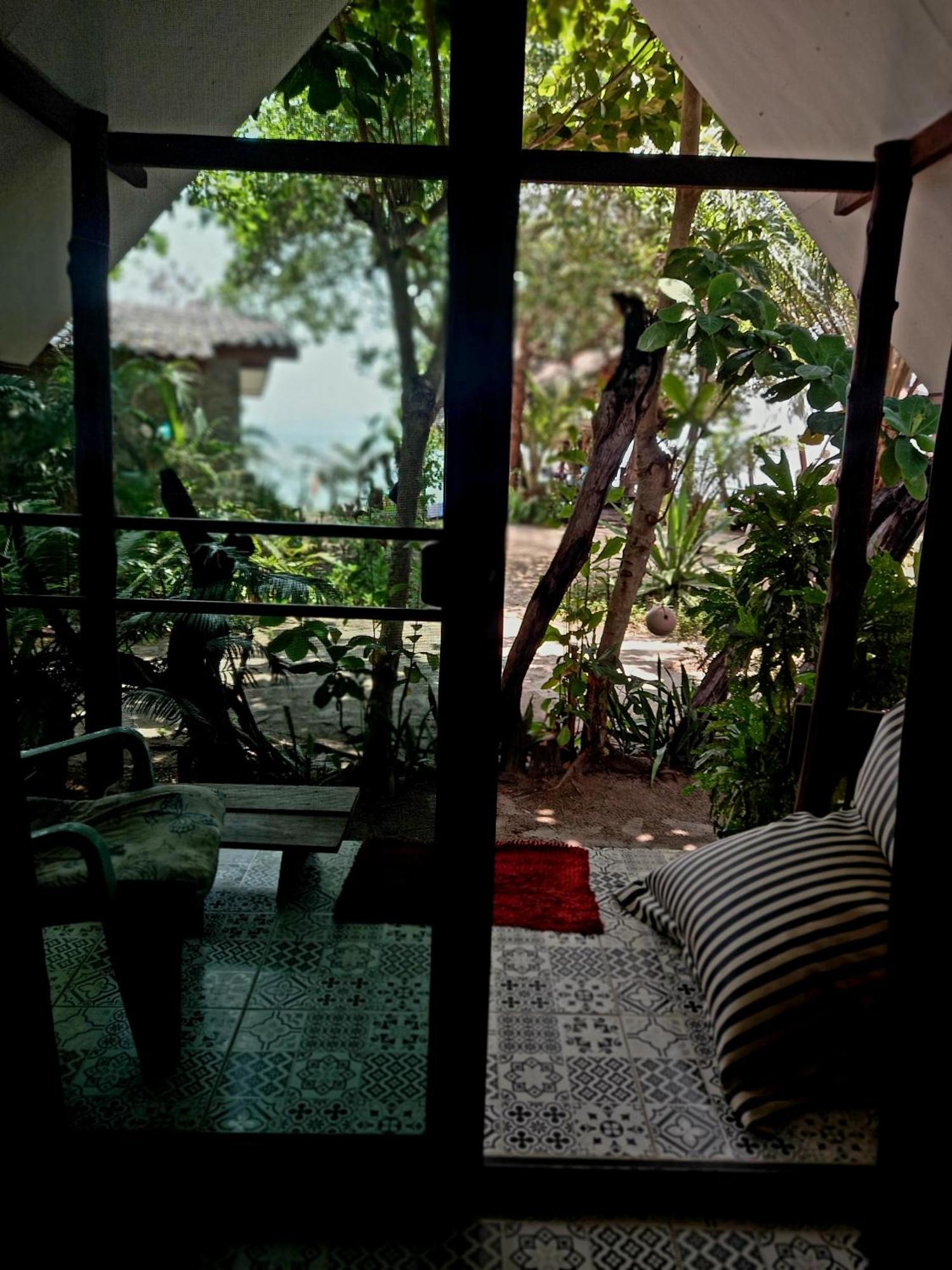 Sabai Sabai Beach Bungalows Koh Phayam Rum bild
