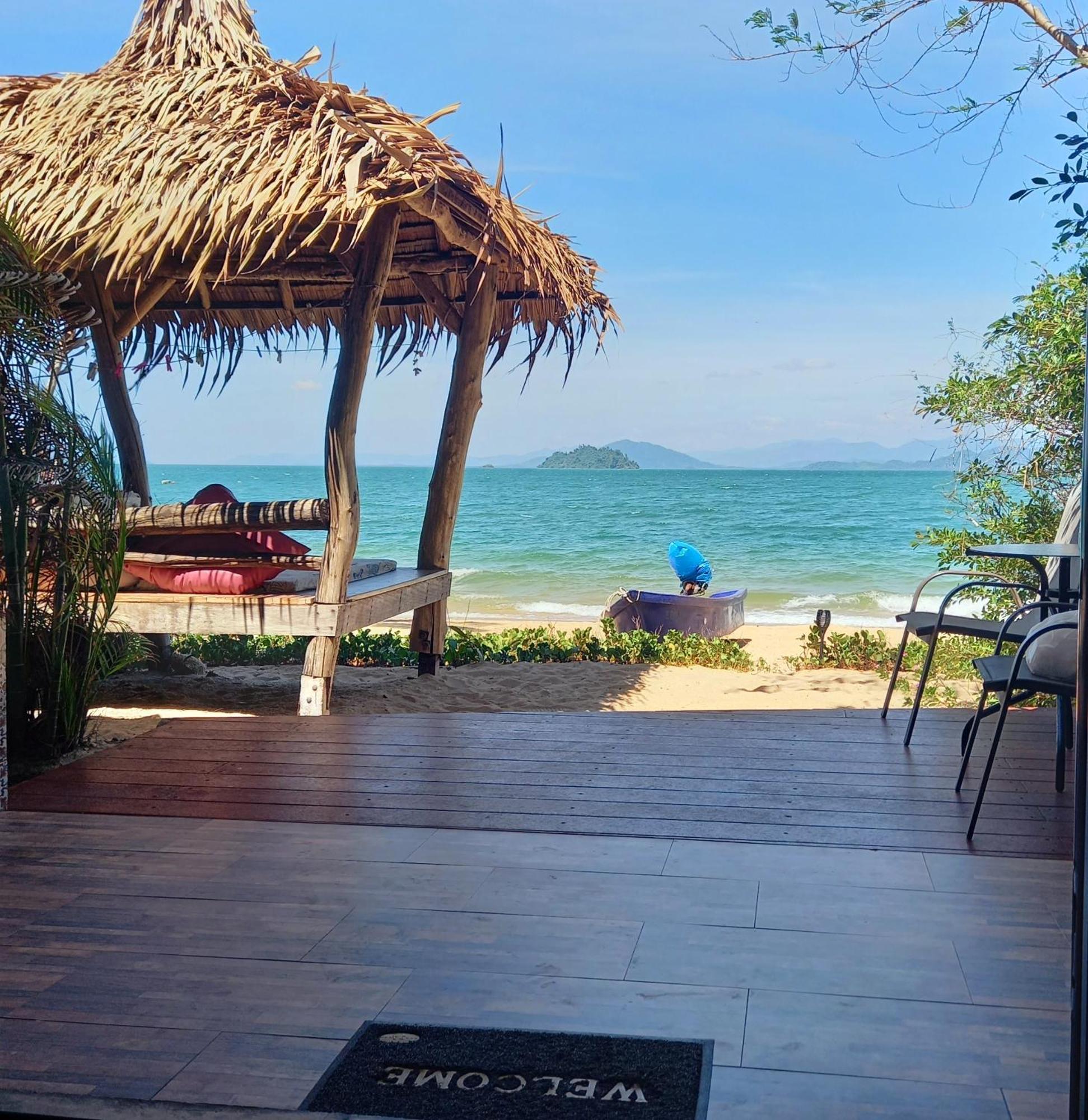 Sabai Sabai Beach Bungalows Koh Phayam Rum bild