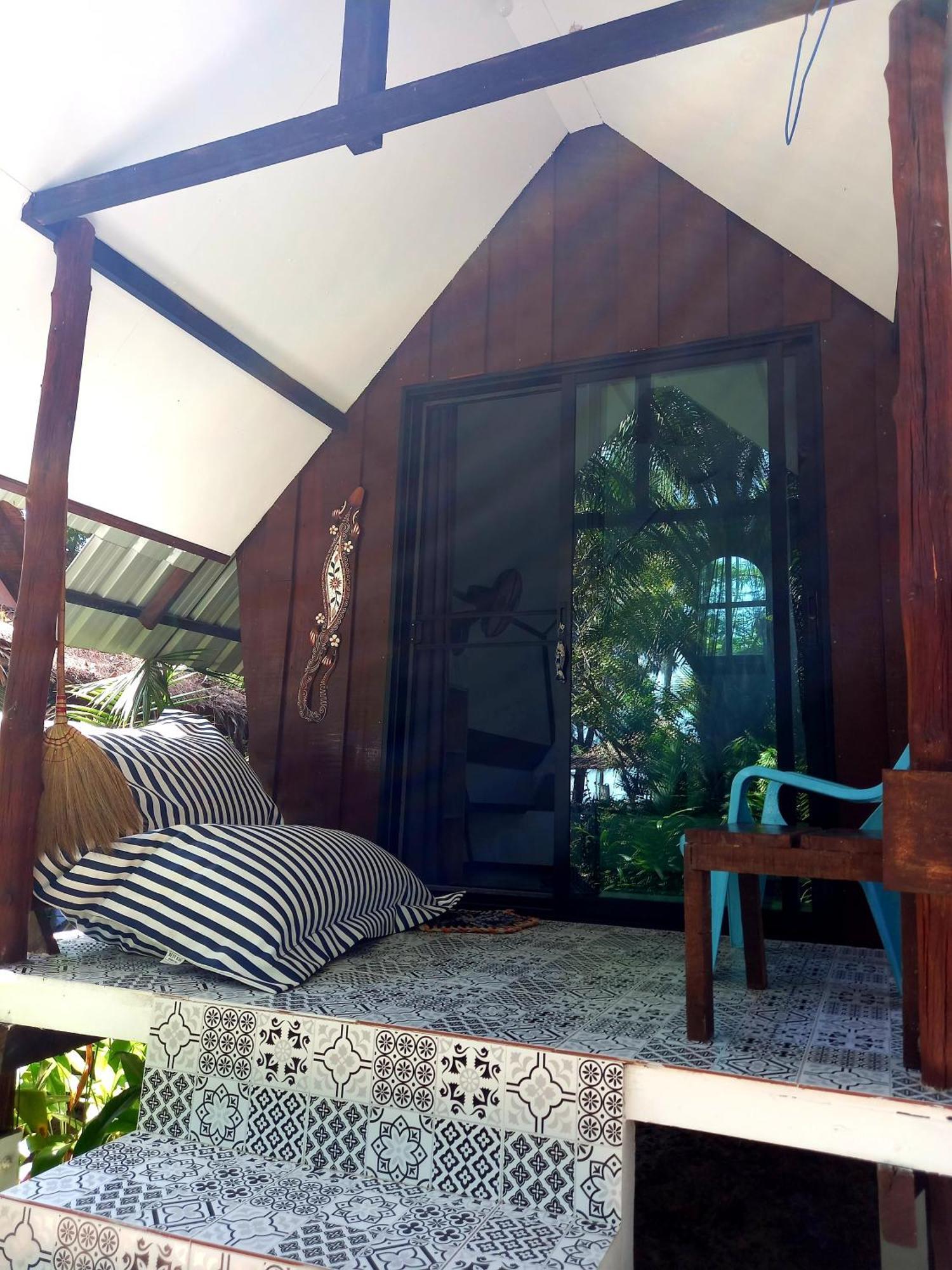 Sabai Sabai Beach Bungalows Koh Phayam Rum bild