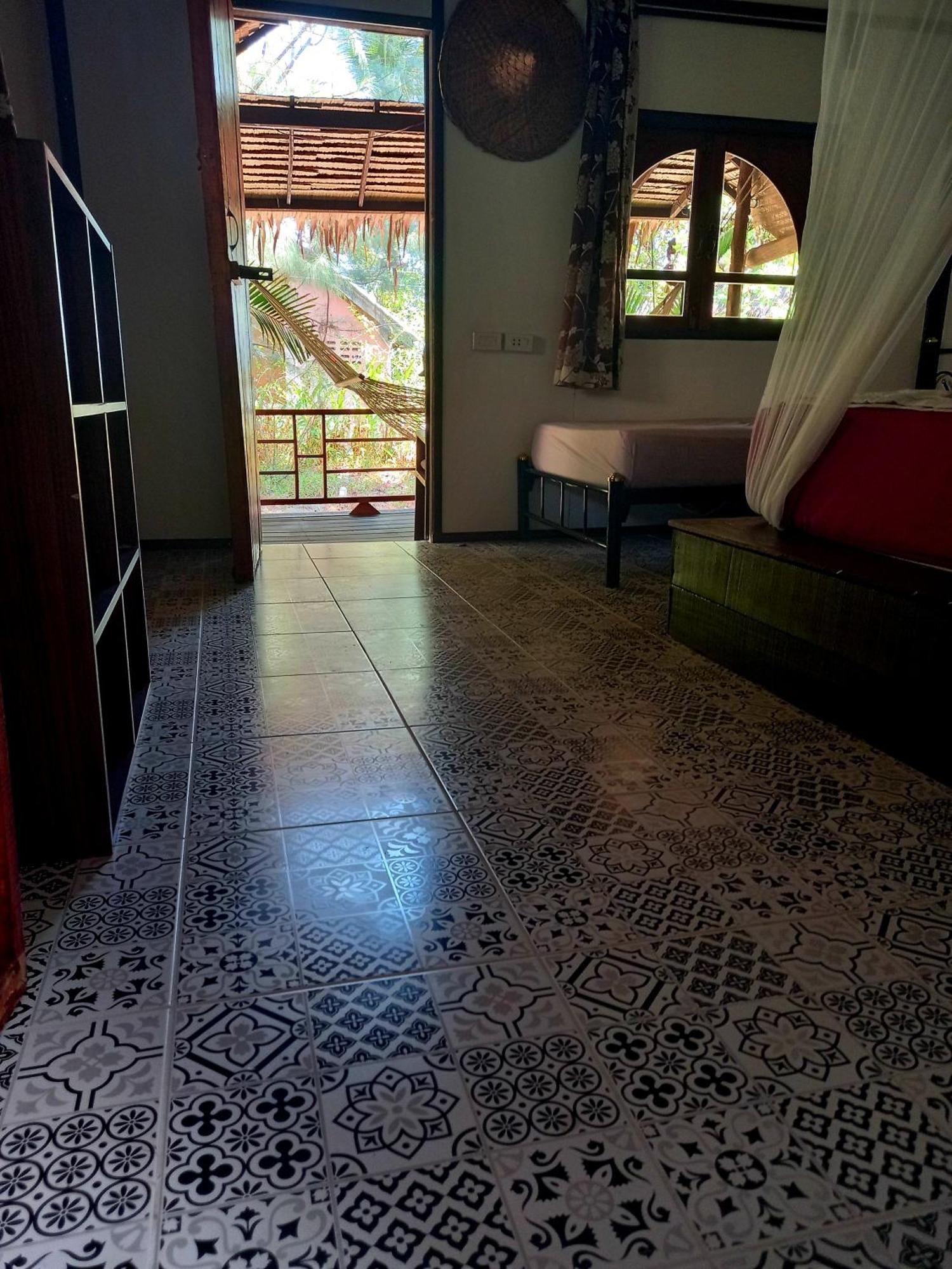 Sabai Sabai Beach Bungalows Koh Phayam Rum bild