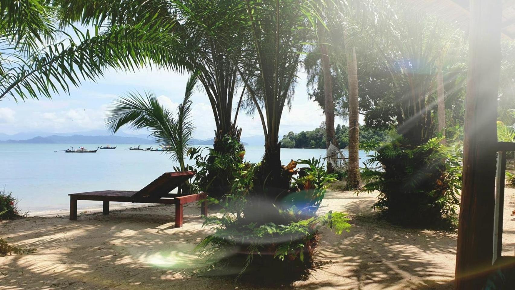 Sabai Sabai Beach Bungalows Koh Phayam Rum bild