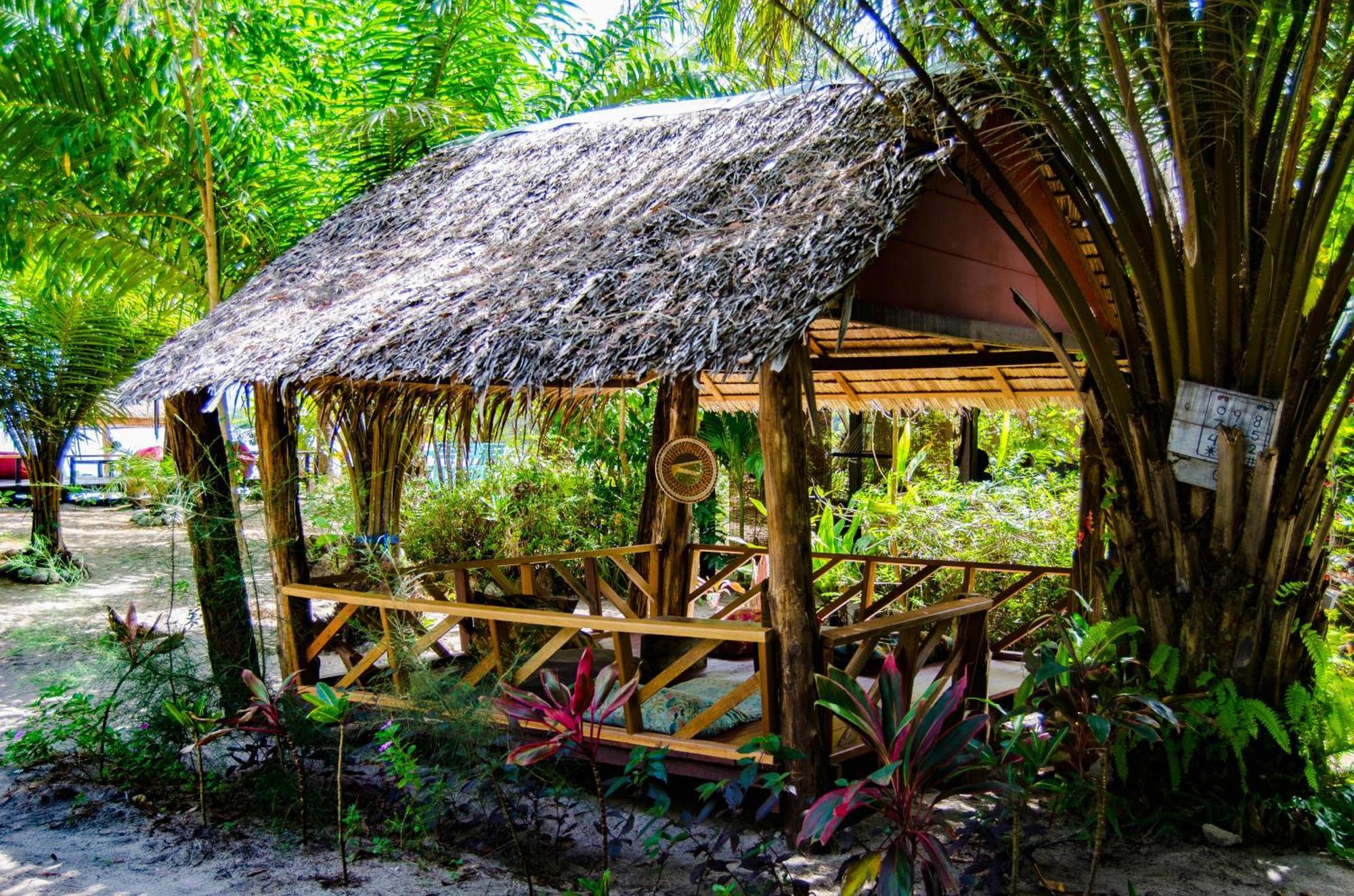 Sabai Sabai Beach Bungalows Koh Phayam Exteriör bild